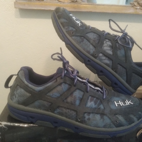 huk attack fishing shoes for men